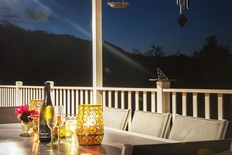 Artee House – A Bright Escape