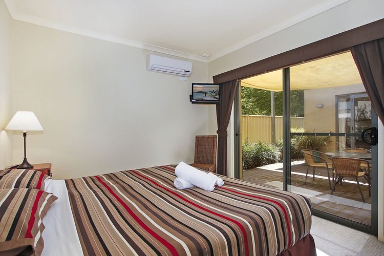 Mill House in central Bright