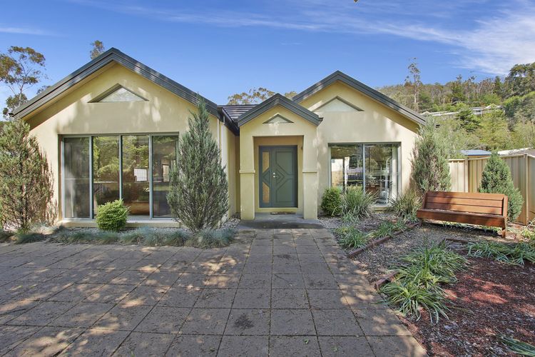 Mill House in central Bright