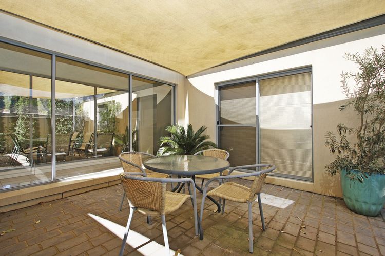 Mill House in central Bright