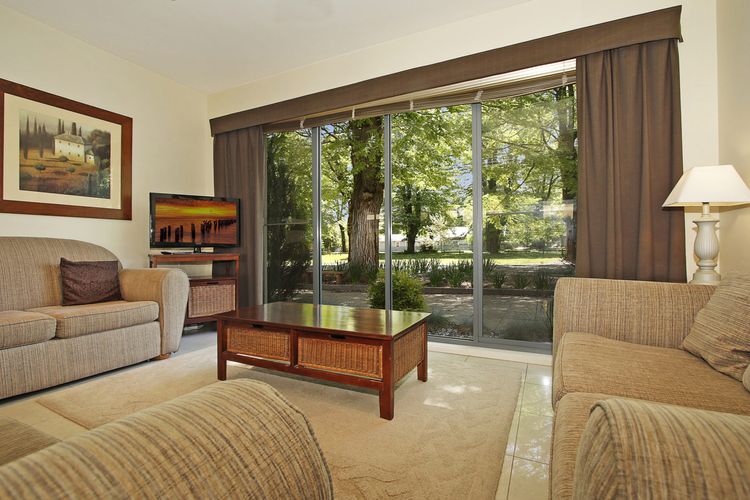 Mill House in central Bright