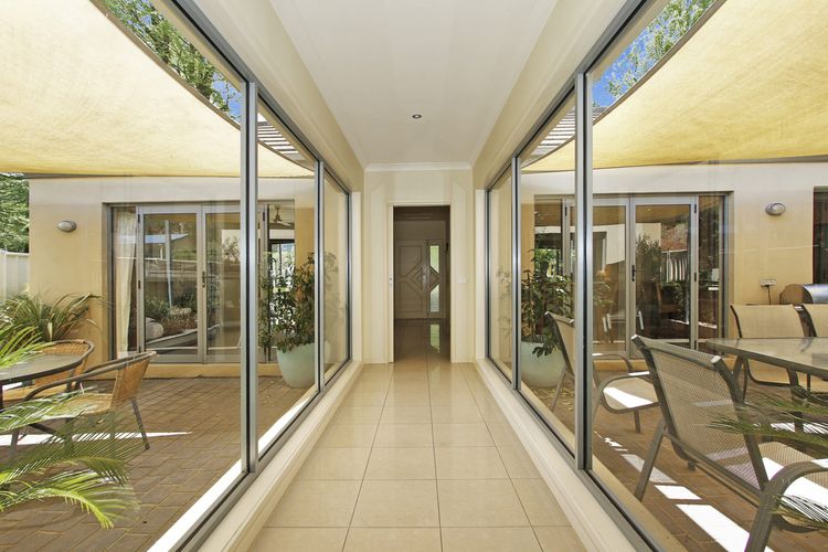 Mill House in central Bright