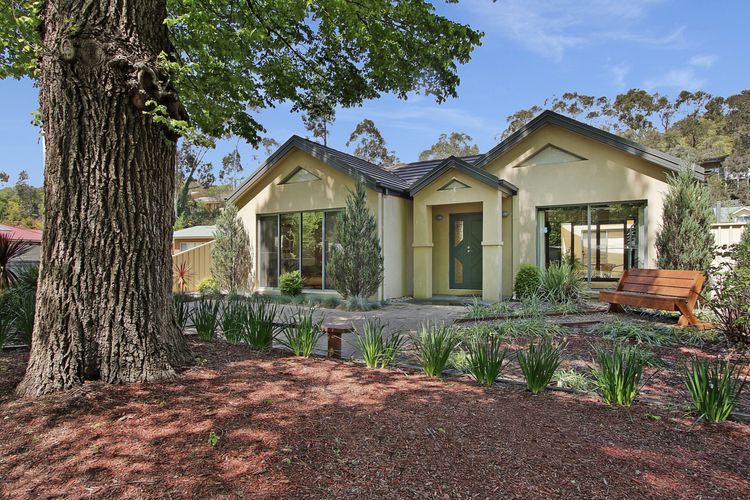 Mill House in central Bright