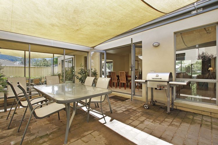 Mill House in central Bright