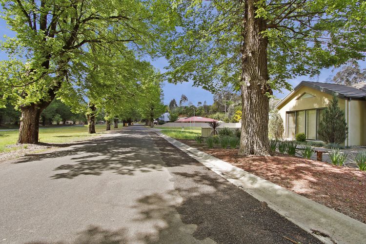 Mill House in central Bright