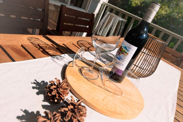 Corinda Cottage – 4 bedroom pet friendly five minute walk to town and Ovens River.