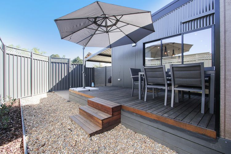 Snowgum Bright Retreat – 1