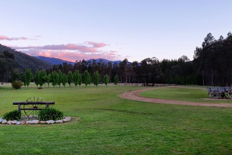 Feathertop Views and Barn