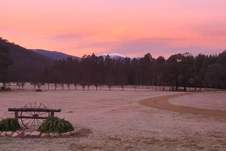 Feathertop Views and Barn