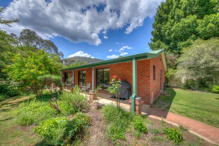 Monty’s on Lumley Drive