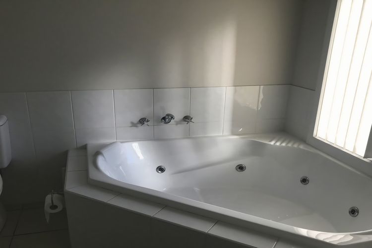 2/2c  Surf Circle, Tura Beach