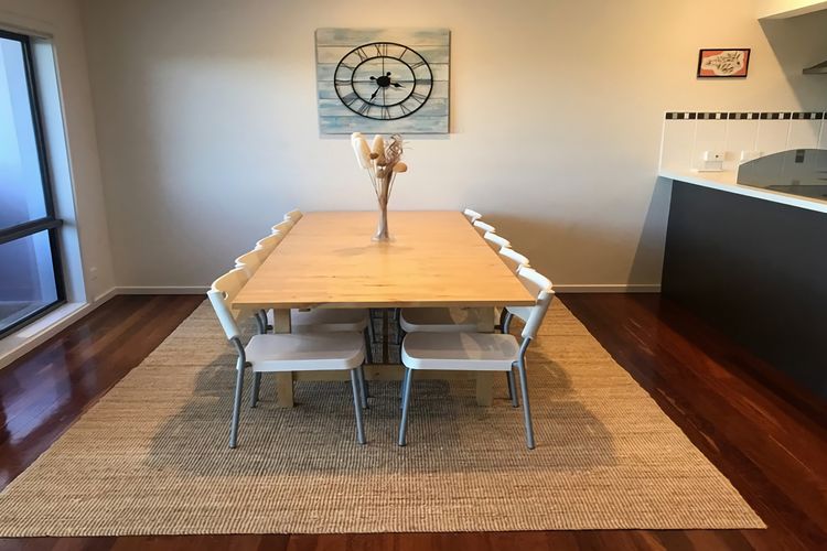 2/2c  Surf Circle, Tura Beach