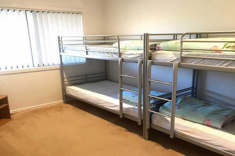 2/2c  Surf Circle, Tura Beach