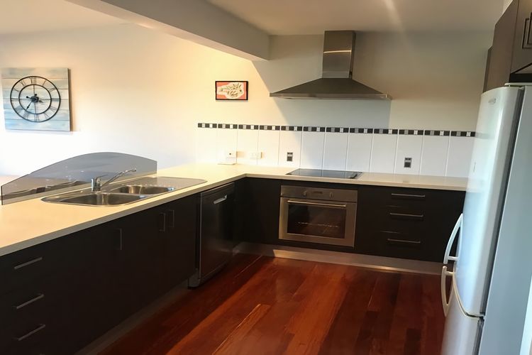 2/2c  Surf Circle, Tura Beach