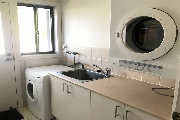 2/2c  Surf Circle, Tura Beach