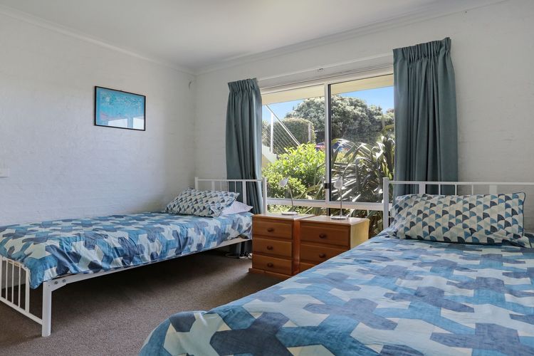 3/18  Surf Circle, Tura Beach