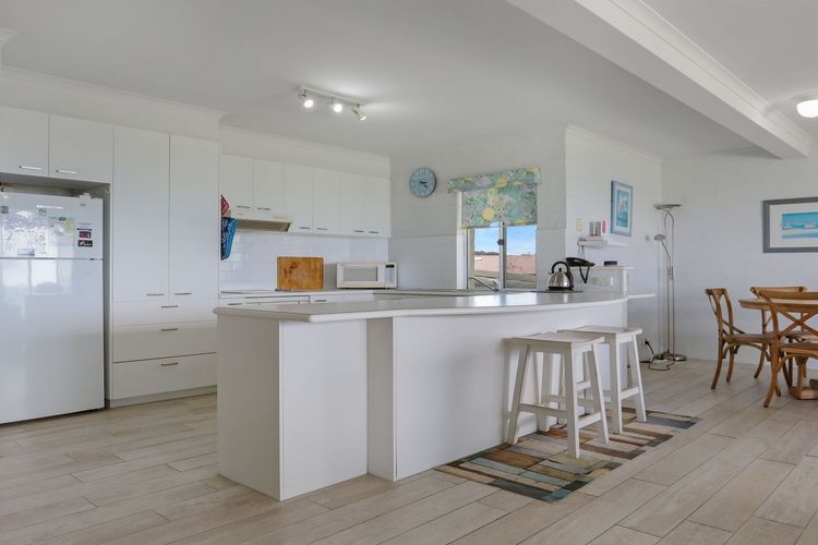 3/18  Surf Circle, Tura Beach