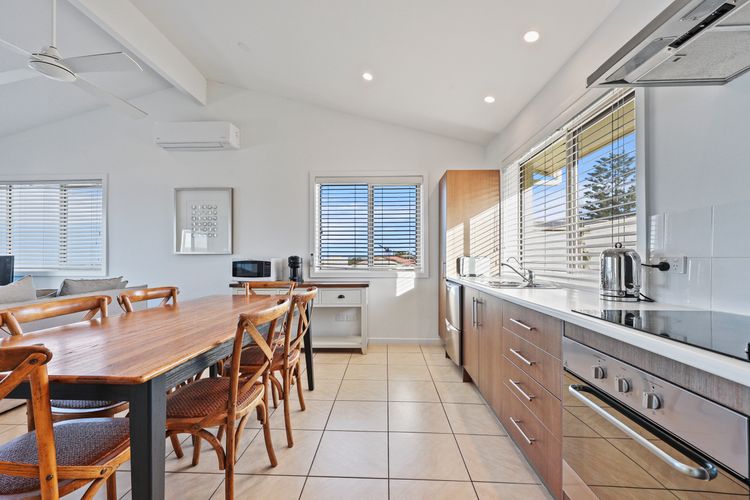 Hey Boomer – 2/8 Railway Tce, Port Elliot