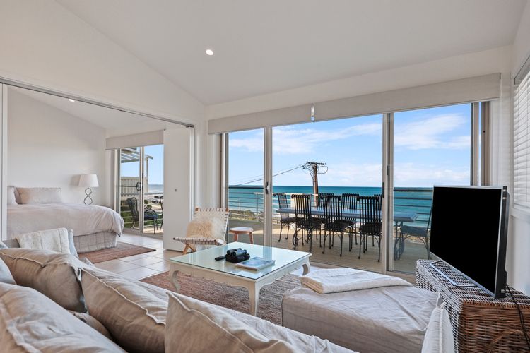 Hey Boomer – 2/8 Railway Tce, Port Elliot