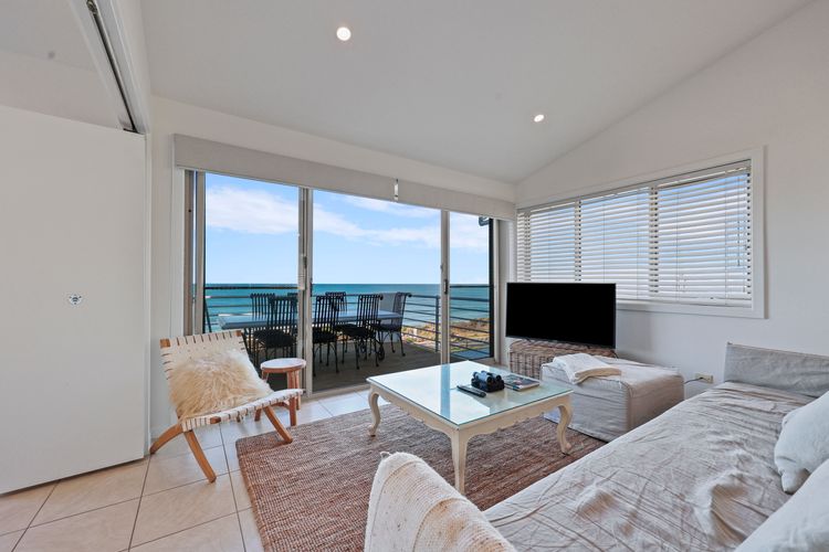 Hey Boomer – 2/8 Railway Tce, Port Elliot
