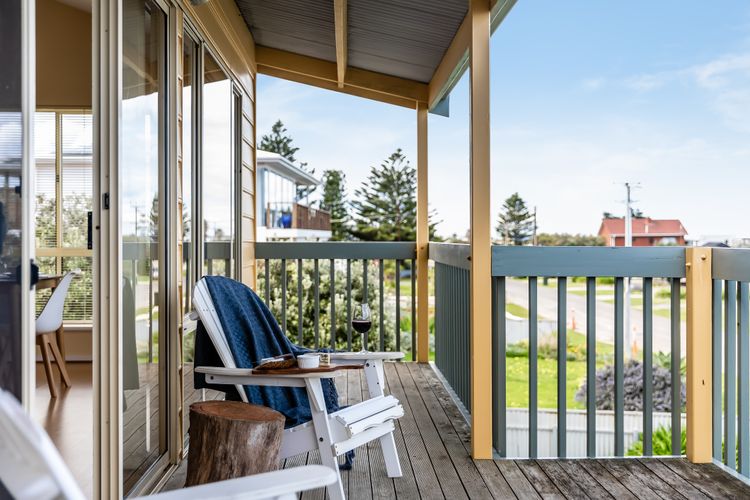 Sunnys Beachhouse – 70 Hargreaves Rd, Middleton