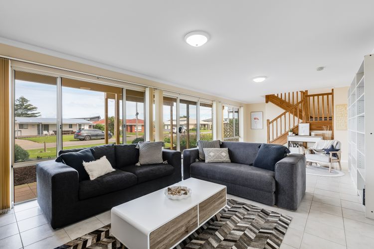 Sunnys Beachhouse – 70 Hargreaves Rd, Middleton