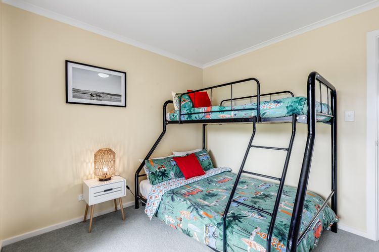 Sunnys Beachhouse – 70 Hargreaves Rd, Middleton