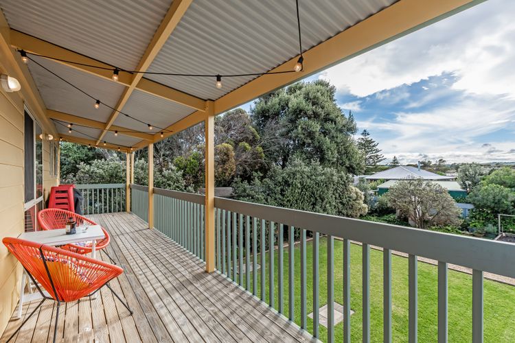 Sunnys Beachhouse – 70 Hargreaves Rd, Middleton