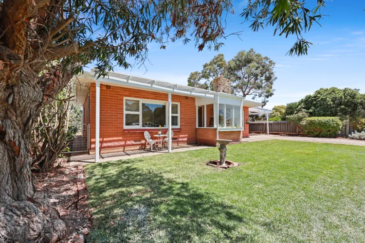 Yesterdaze – 5 North Tce, Port Elliot