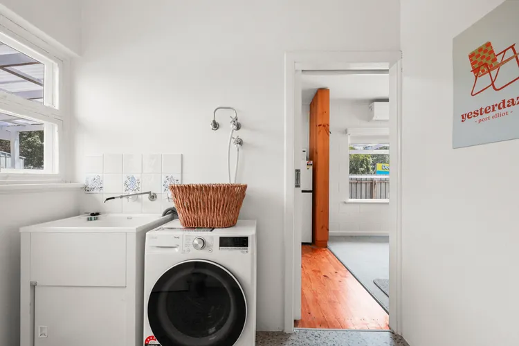 Yesterdaze – 5 North Tce, Port Elliot