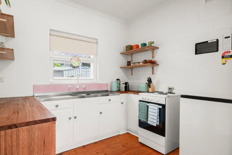 Yesterdaze – 5 North Tce, Port Elliot