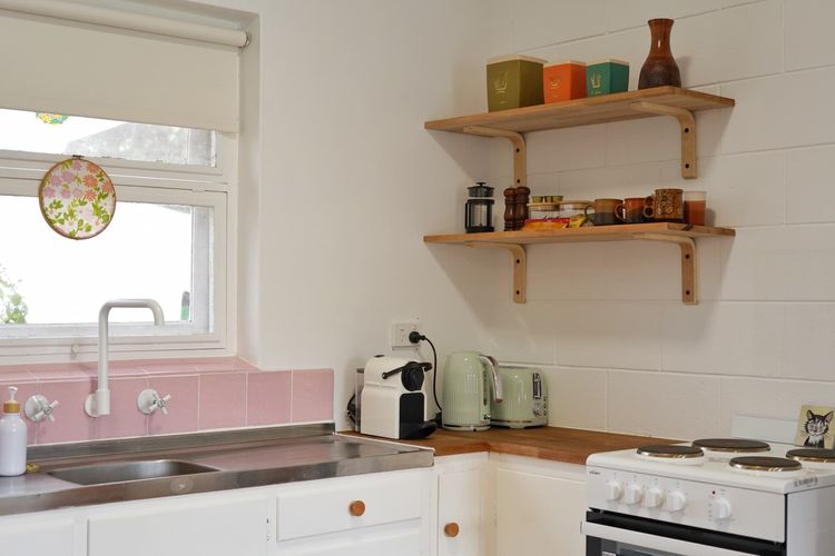 Yesterdaze – 5 North Tce, Port Elliot