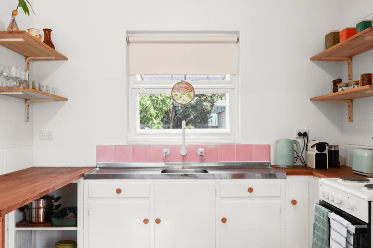 Yesterdaze – 5 North Tce, Port Elliot