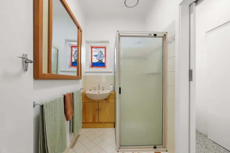 Yesterdaze – 5 North Tce, Port Elliot