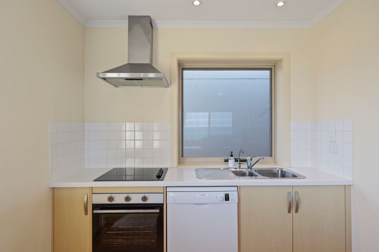 1/8 RailwayTce, Port Elliot