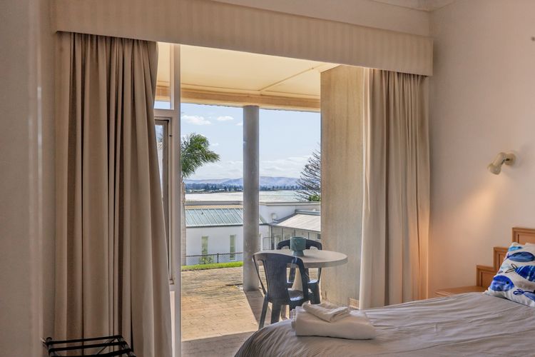 114 At the Bluff – 114/123 Franklin Pde, Encounter