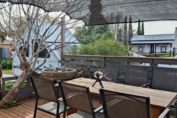 Three Stones – 42 McDonald St, Hayborough