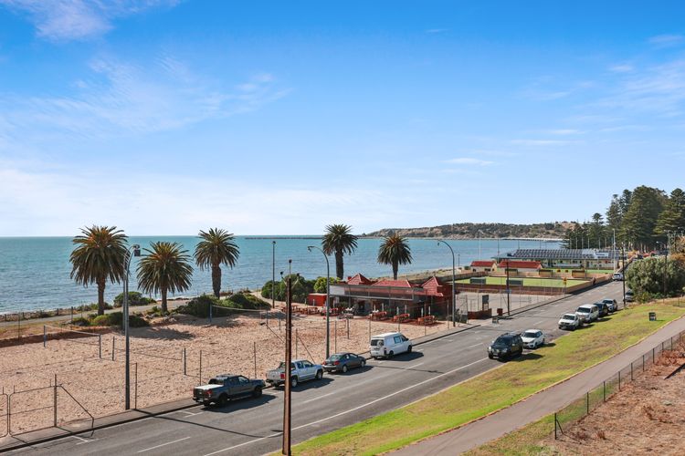 The Penthouse with Views