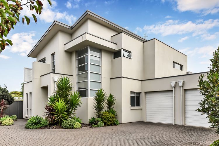 Stunning Sea Views in Excellent Location