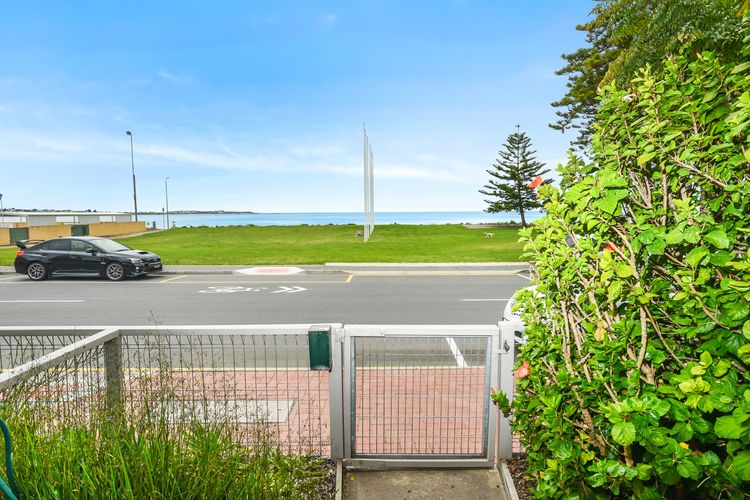 Wonderful Central Location Sea Views