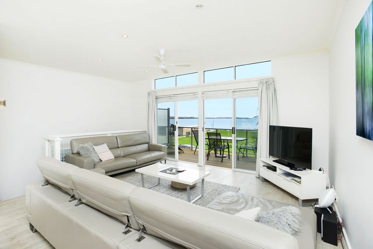 Wonderful Central Location Sea Views