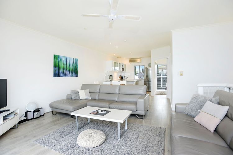 Wonderful Central Location Sea Views