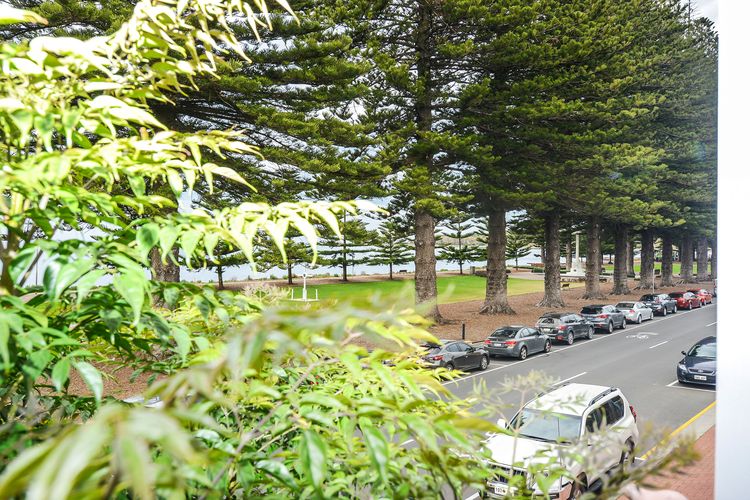 Wonderful Central Location Sea Views