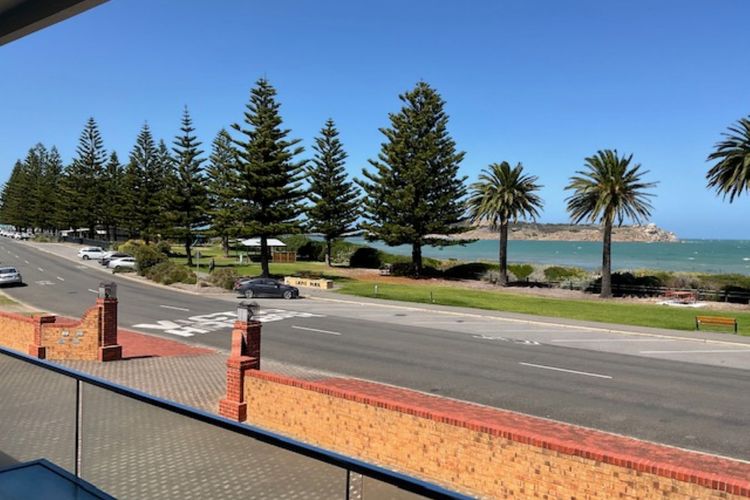 Beach Front with Amazing Ocean Views