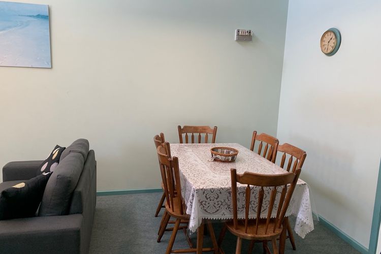 Upstairs Beachfront Unit in Central Location