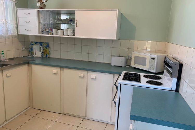 Upstairs Beachfront Unit in Central Location