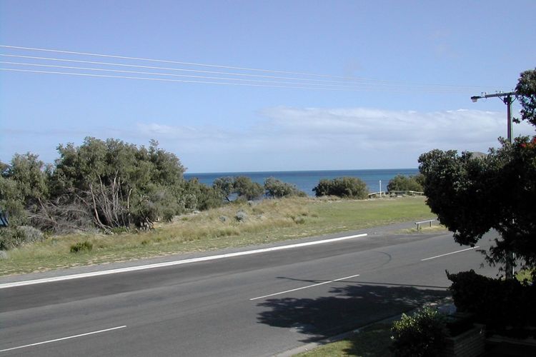 Upstairs Beachfront Unit in Central Location