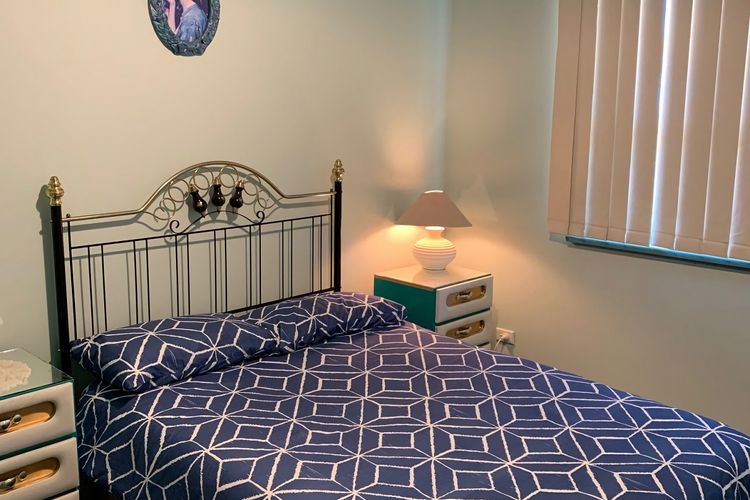 Upstairs Beachfront Unit in Central Location