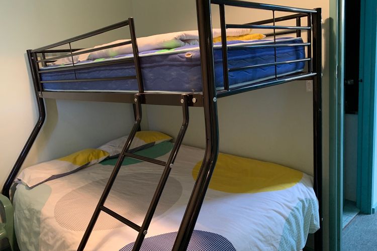 Upstairs Beachfront Unit in Central Location