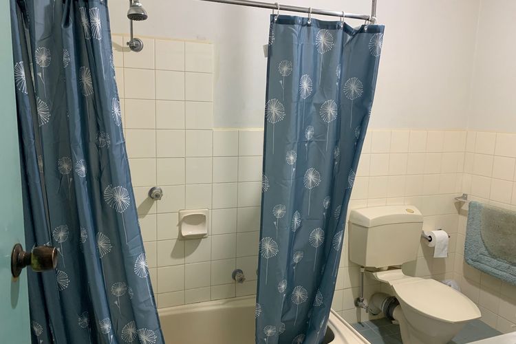 Upstairs Beachfront Unit in Central Location